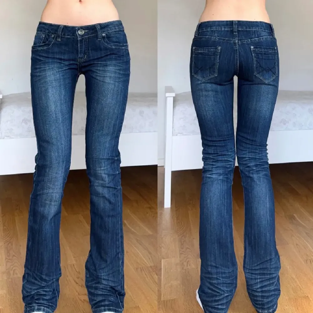 Intressekoll på mina low waist straight jeans som är köpta här på plick!! passade tyvärr inte mig💞jätte bra skick midjemått: 82 innerben: 82 . Jeans & Byxor.