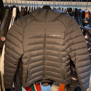 Sail Racing: Hood Spray Dunjacka - Tjena säljer nu denna sail racing jackan då den inte kommer till användning. Jackan är i size M och toppskick. Inköpt på zalando för 3200, pris går att diskuteras vid snabb affär. Vidare frågor tas i DM. 