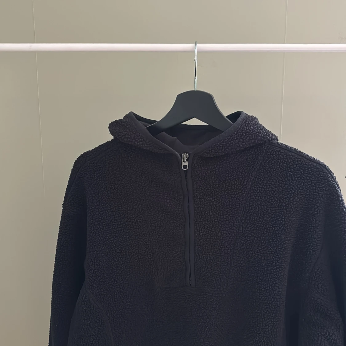 Svart fleece