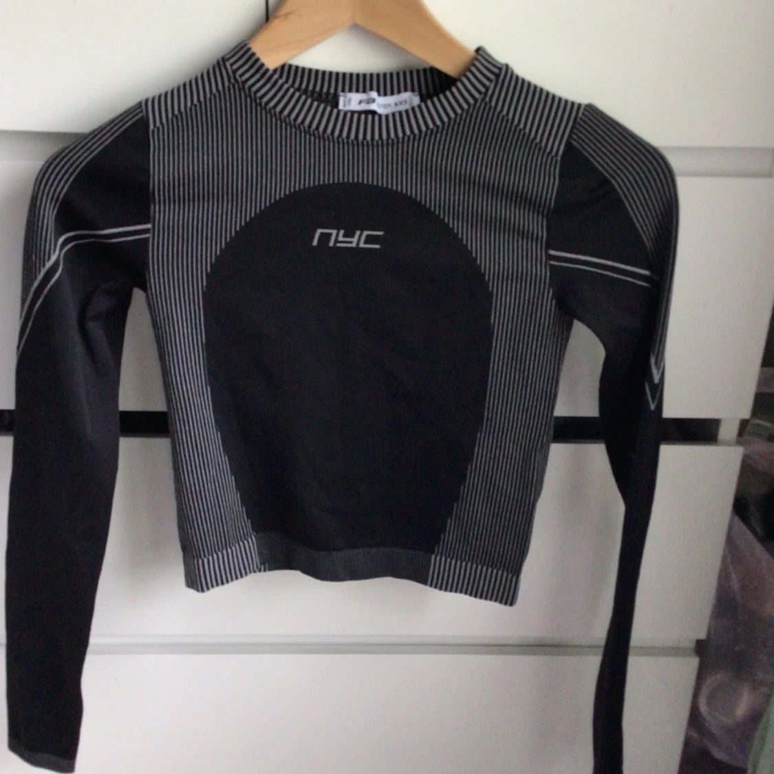 Långärmad croppad tröja