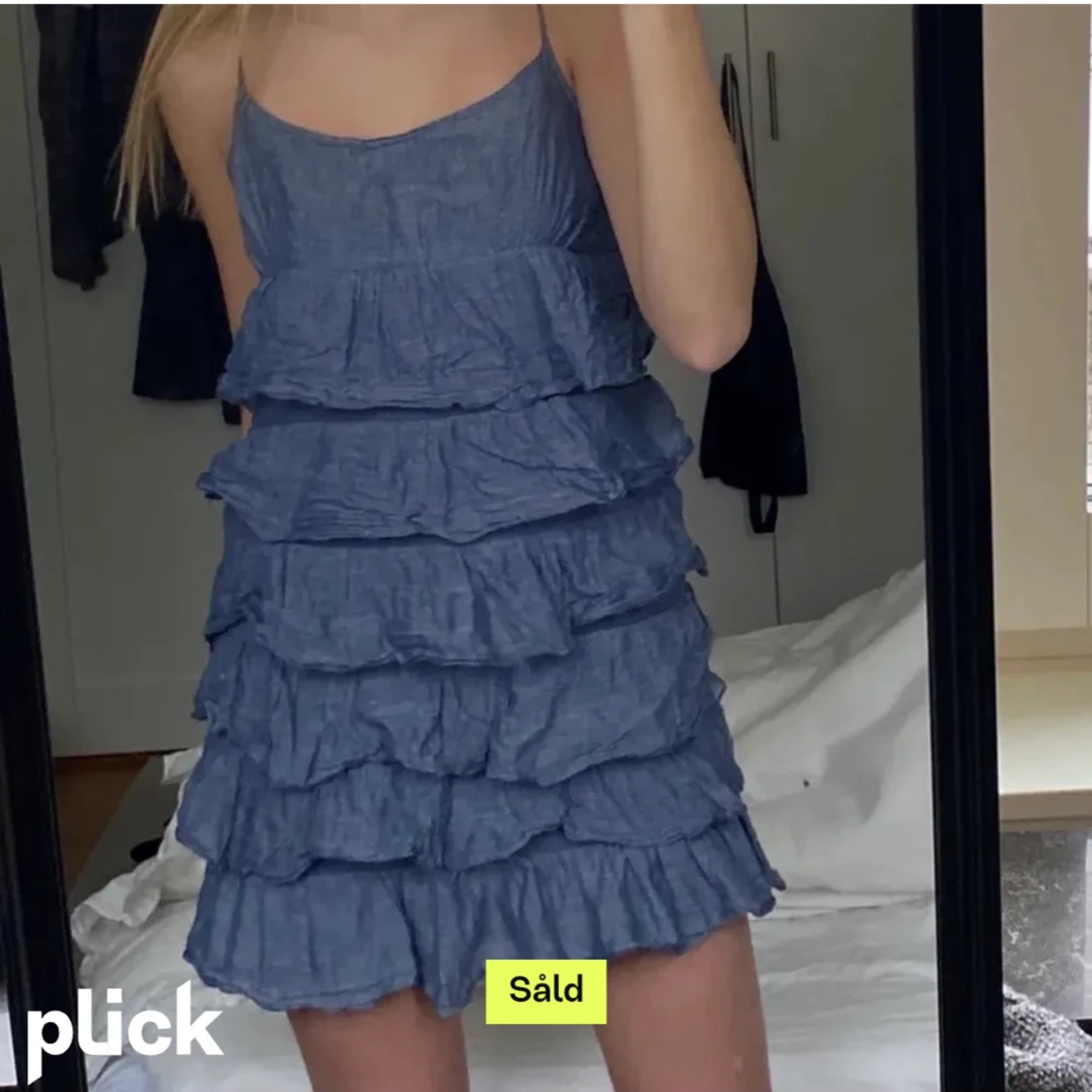 Blå volangklänning