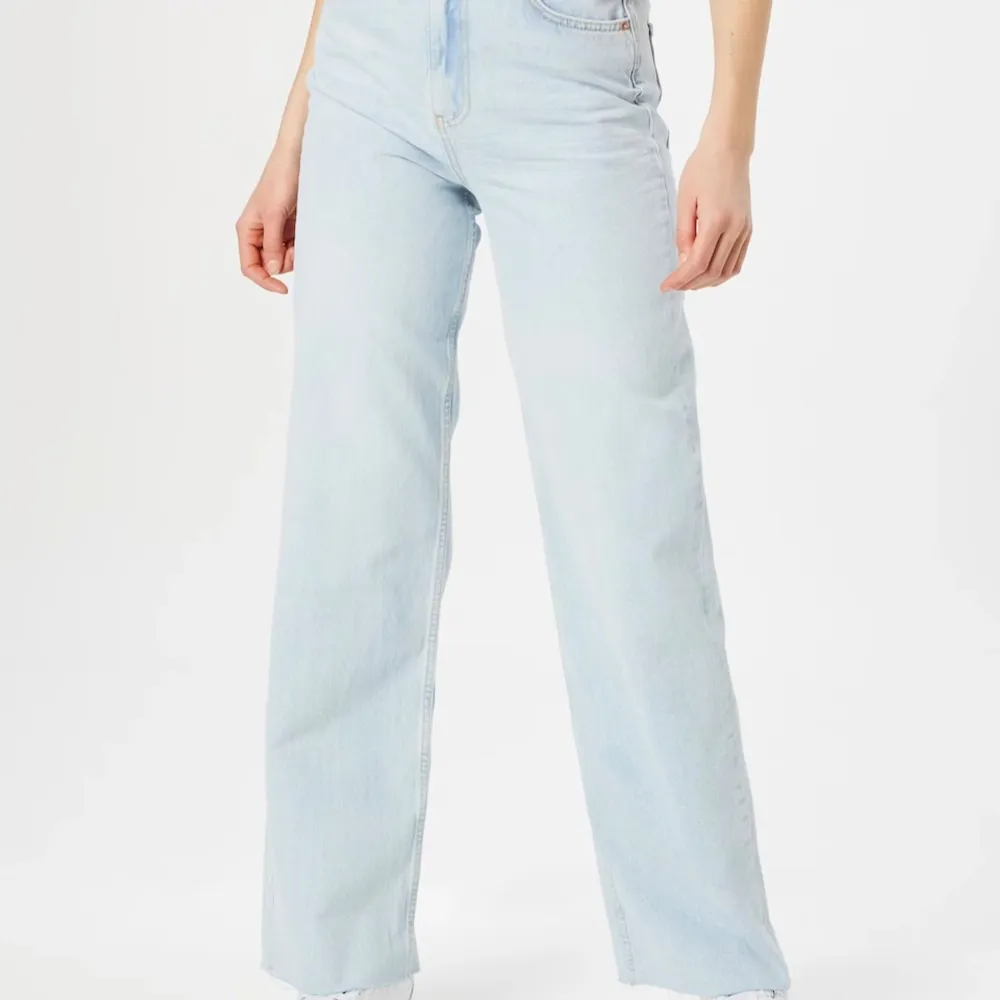 Köpta 2021 men sparsamt använda, inga defekter . Jeans & Byxor.