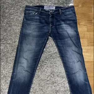 Jacob Cohen jeans  - Riktigt snygga jc jeans strl 33 i helt okej skick 7/10. Pris kan diskuteras. 