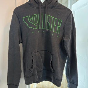 Retro Hollister Hoodie  - Skick 7/10 Gammal Hoodie som är väl använd men i fint skick. 