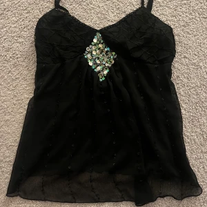 Linne - Snygg linne. Storlek L men passar även mig som är XS.