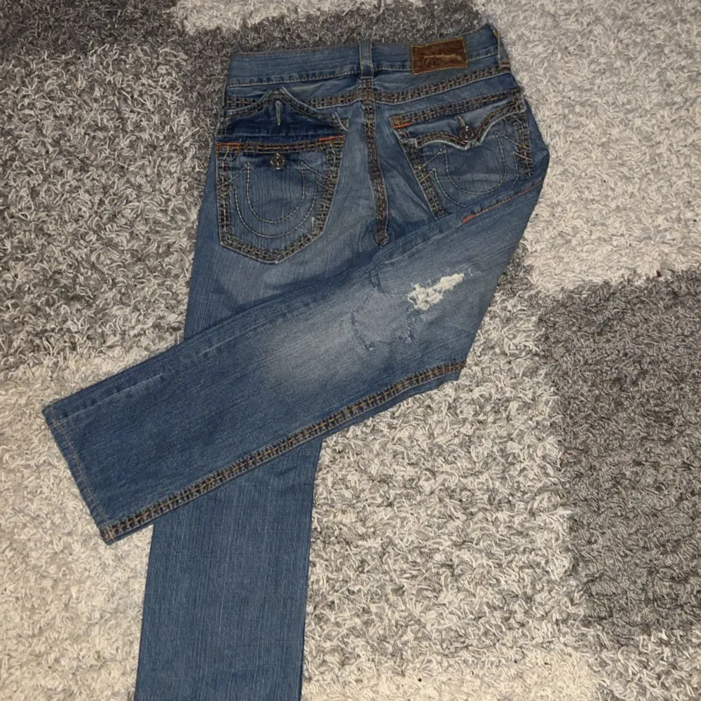 True religion jeans vintage  Midja: 42cm Bredd: 26cm Längd 103cm. Jeans & Byxor.