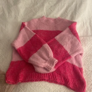 Stickad tröja 💞 - Supersöt tröja från Gina Tricot, säljer den då jag inte använder den längre💞 Kan skickas!