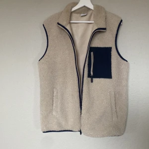 Pile väst zara  - Jättebra skick 💕