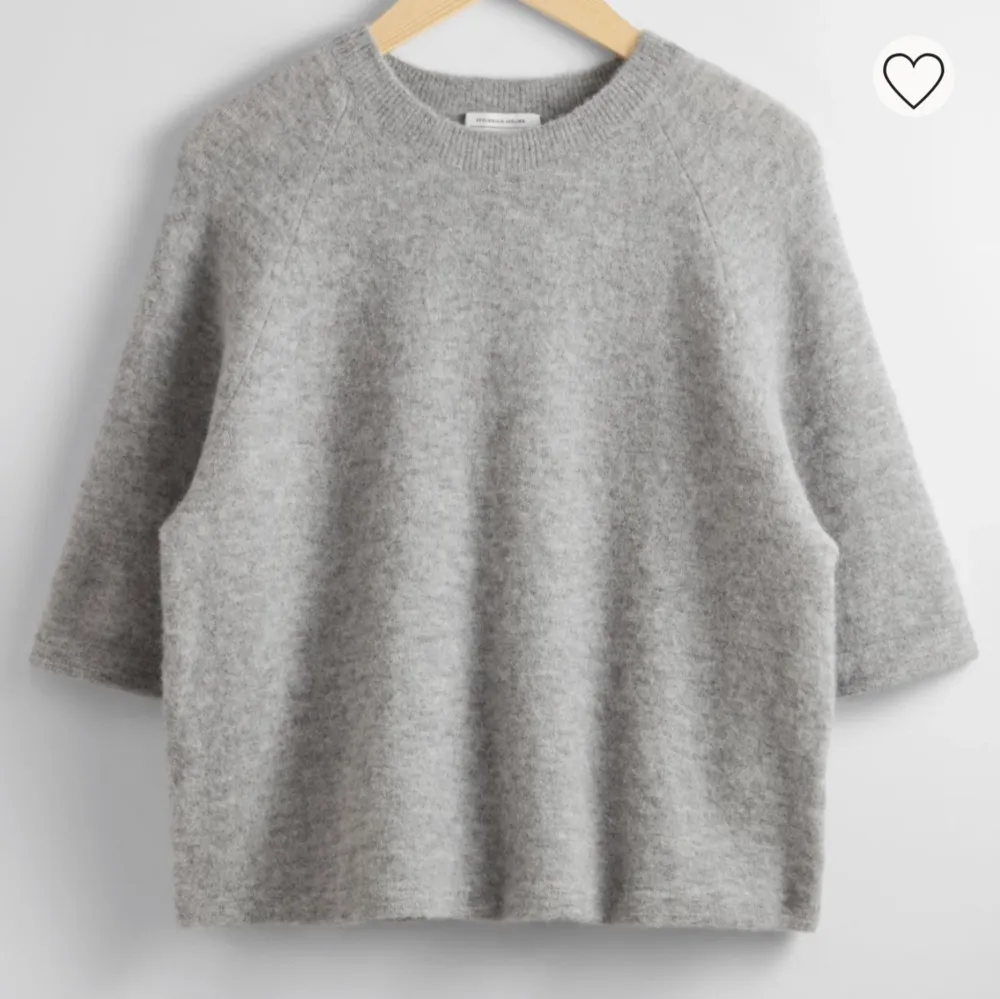 Säljer denna så fina stickade tröja från other stories. Den är knappt använd🩵. Tröjor & Koftor.