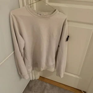 Stone island  - Säljer min äkta stone island sweatshirt som ej kommer till användning längre. Den är S men passar XS också.  Skick 8,5/10 