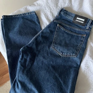 Jeans dr denim - Jeans från dr denim  Andvänd fåtal gånger  Nypris 600kr Frakt ingår ej!