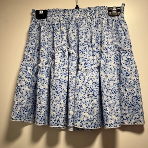 Sommar kjol - Oandvänd väldigt somrig och luftig 