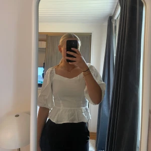 Linnetopp - Vit linnetopp från Lindex som inte kommer till användning 