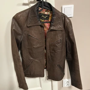 Brun skinnjacka  - Brun skinnjacka 