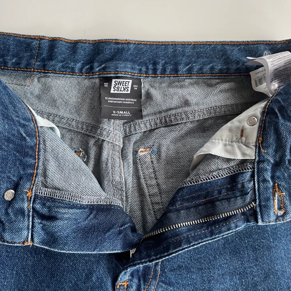 Ett par jeans från junkyard i strl Xs, använda men fortfarande i väldigt gott skick. Pris kan diskuteras . Jeans & Byxor.