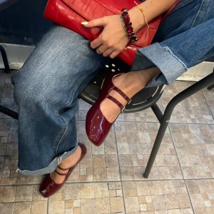 Skor - Så cute skor. Har två par o säljer dessa då dom är för små! Strl 41 men känns som 40. Så skriver 40 😊😊