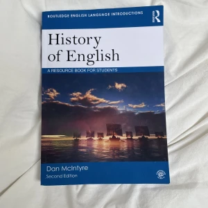 History of English  - Säljes i väldigt bra skick, noggrant använd.  Ingår i kursen Engelska B.  Skickas mot fraktkostnad eller mötas i uppsala. 🫶🏼