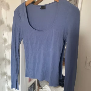 Fest topp - Jätte fin topp från gina i en blå/lila färg 🩷