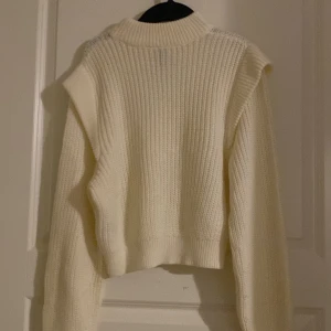 Söt stickad tröja  - Använd ett fåtal gånger 