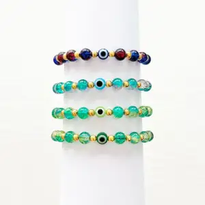 🫶🏼 Nytt armband görs vid varje köp!Handgjord av oss Finns i många olika färger   Går att designa ett eget smycke  Köp sker via DM eller vår hemsida ❤️ 