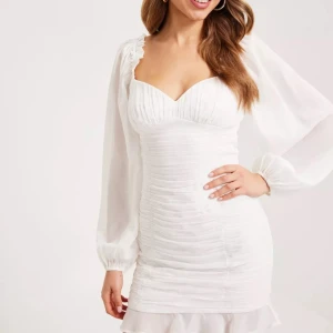 Vitt studentklänning  - Passar perfekt inför studenten 