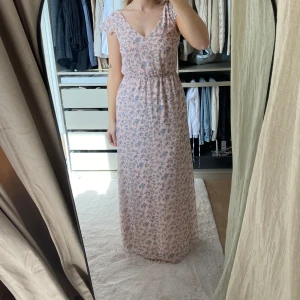 Långklänning  - Lappen kvar. 