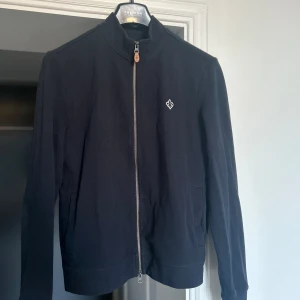 Morris Tröja - En stilren och snygg tröja från Morris. Skick 9/10. Storlek M. 