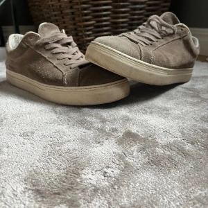 Skor - Beige vagabond skor!! Om ni har några frågor eller vill ha fler bilder är de bara att höra av sig!!😄