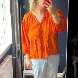 Orange blus  - Orange sommar/vår blus från Lindex använd en gång i strlk xs/s