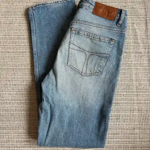 Raka jeans från Tiger of sweden  Storlek: W30 L32   Fint skick!