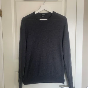 Tiger of sweden stickad tröja - Säljer en stickad tröja från Tiger of sweden | Nypris ca 1500kr | I princip oanvänd och inga defekter, nyskick | Storlek M men passar S | Pris kan diskuteras 