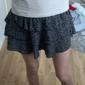 Jättesöt kjol - Jätte fin kjol i storlek M men passar mig som har xs, pris kan diskuteras !💓