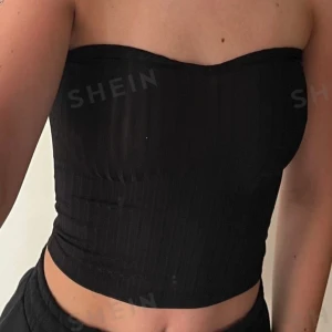 Festtopp - Snygg festtopp från shein i storlek Xs. Slutsåld på hemsidan, aldrig använt.