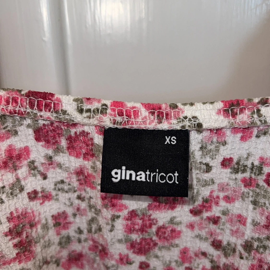 Blommig klänning XS Gina Tricot - 92