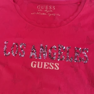 Rare Guess T-shirt  - Rare tshirt från Guess, inköpt någonstans mellan 2000-talet.