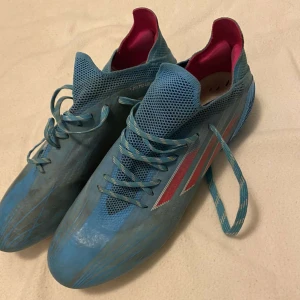 Adidas speed flow - Storlek: 42 Skick: 8/10 Nypris: 2300  Hör av er vid funderingar. Pris kan diskuteras