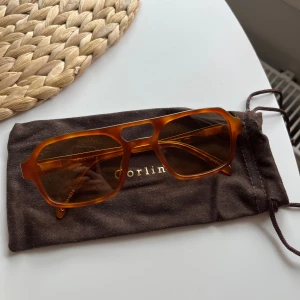 Solglasögon Corlin  - Modell: havana yellow från Corlin eyewear i ny skick.    