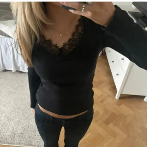 Spets tröja  - Spets tröja oanvänd💓 st xxs men skulle säga att den passar xs/ s, det går säkert att pruta ner priset!!
