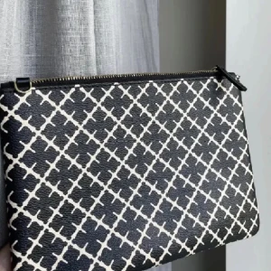 Malene Birger clutch  - Väskan är i använt skick så har lite defekter inuti, skriv för bilder 🫶 Nypris 1000 kr 