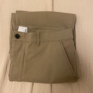 Chinos - Aldrig använda. Kan skicka fler bilder:)