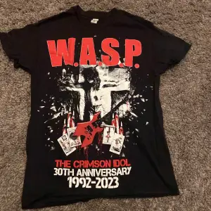 W.A.S.P t-shirt som är köpt på en av deras konserter. Storlek S. Nyskick. 