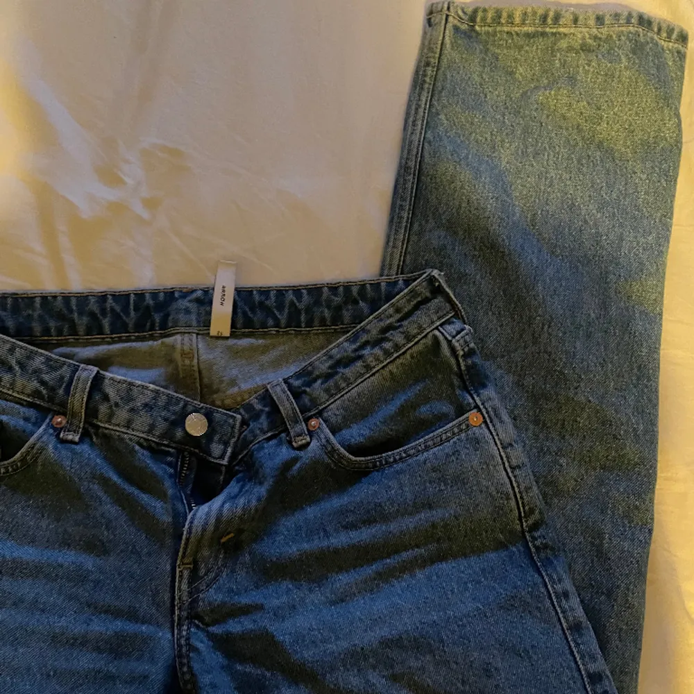 Lågmidjade jeans från weekday, jättebra skick. . Jeans & Byxor.