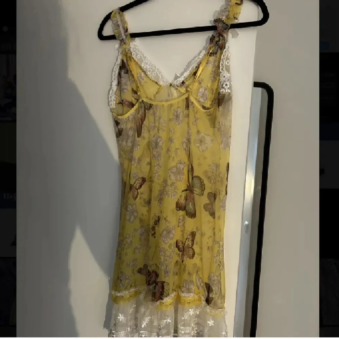 Gul somrig klänning  - 90
