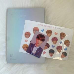 säljer album och photocards eftersom att jag har för mycket. bts love yourself answer L version. SUGA photocard kommer med albumet. albumet är helt nytt ingen skada. den har bara legat på en hylla inte använt något.