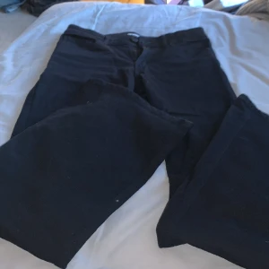 Lågmidjade bootcut jeans - Knappt använda,as snygga, sköna och Lågmidjade. 