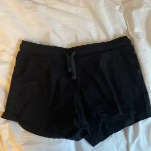 Helt vanliga svarta pyjamas shorts med fickor 💫💤🌙