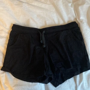 Pyjamas shorts 💤🌙 - Helt vanliga svarta pyjamas shorts med fickor 💫💤🌙