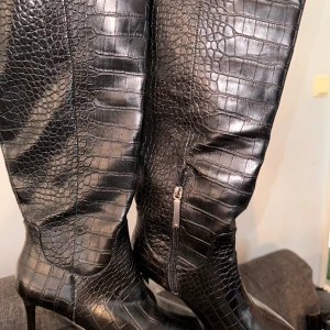 höga damskor i bra skick - höga damskor i bra skick