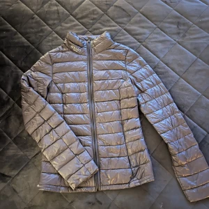 Hollies jacka xs - Jätte fin svart Hollies jacka i xs