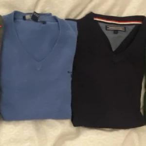 3 Tröjor (146/152) och (10-12) - 3 Olika Tröjor Storlekar: 146/152 och 10-12 Skick: 9/10   Pris: 99 kr Styck. 270 kr om man köper alla samtidigt.   Skriv för bättre bilder